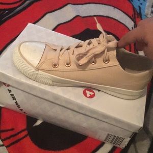 Air walk women’s shoes blush color